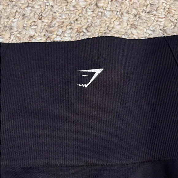 Gymshark • Black Leggings with Mesh Cutouts - Picture 6 of 6